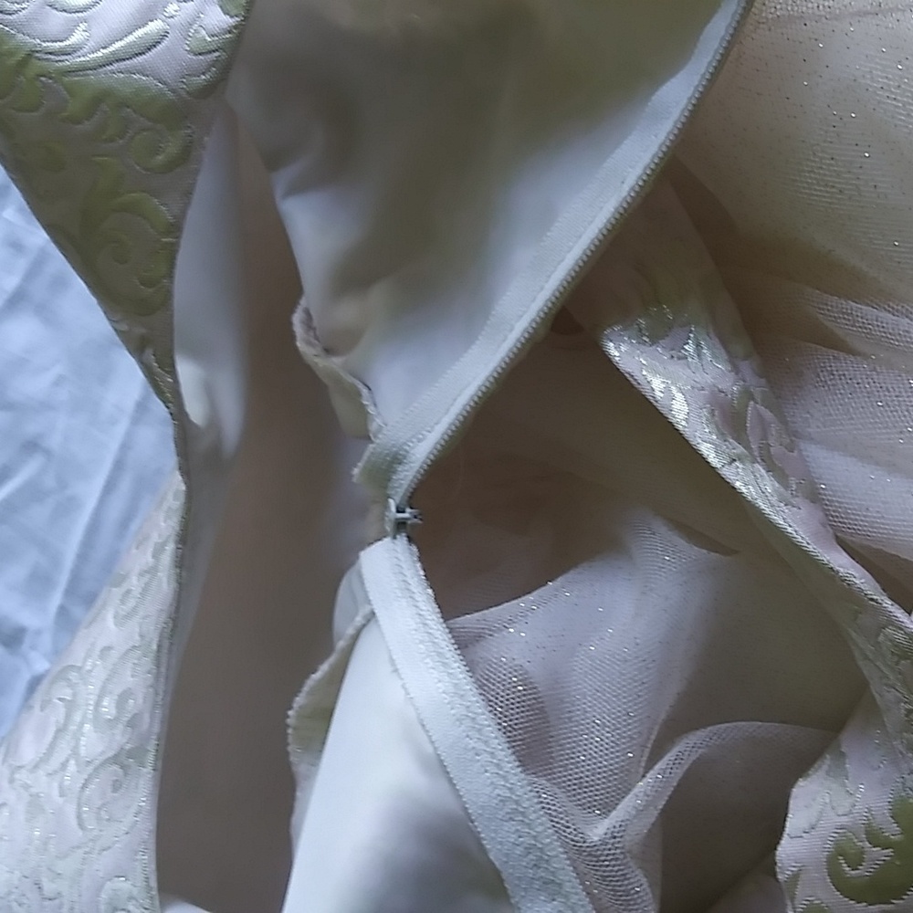 Dress - Picture 6 of 8